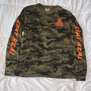 STAY REAL LONG SLEEVE GRAPHIC TEE